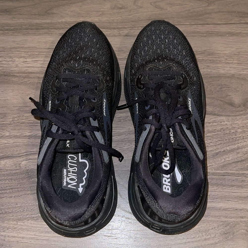 Brooks Ghost max size 7 women’s